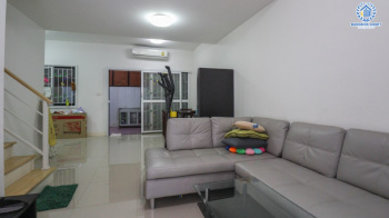 *****ทาวน์เฮ้าส์มือสองย่านกรุงเทพมหานคร ม.เดอะคอนเนค ดอนเมือง-เทิดราชัน บนเนื้อที่ 18.7 ตร.ว. ฟังก์ชัน 3 ห้องนอน 2 ห้องน้ำ 1 ที่จอดรถ บ้านสวย ทำเลดี เดินทางสะดวก ใกล้ ม.รังสิต, รถไฟฟ้าสายสีแดง "สถานีดอนเมือง" และทางด่วนศรีสมาน จองด่วนเลย!